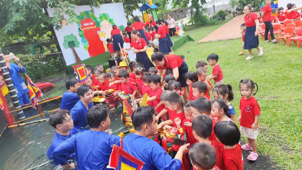 Nhân sự Múa Rối Đồng Dao biểu diễn trong nước và giao lưu cùng các bé tại Trường Mầm Non Mặt Trời Trẻ Thơ