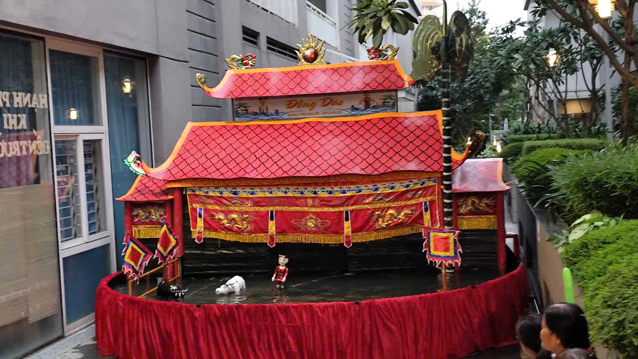 mu-roi-nuoc-dong-dao-tai-truong-mam-non-16