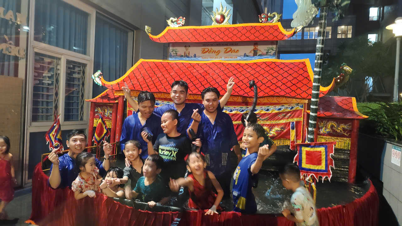 mu-roi-nuoc-dong-dao-tai-truong-mam-non-20