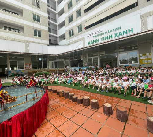 Biểu diễn show múa rối lưu động tại Mầm Non Hành Tinh Xanh